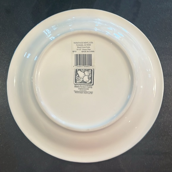 Dinner Plates Black Forest Fruits by HERITAGE MINT - Set of 2 - Picture 5 of 5